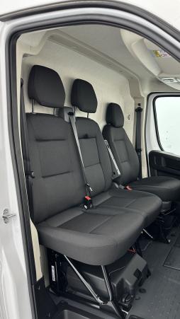 Vente en ligne Citroën Jumper Fourgon Jumper L2H2 35 2.2 BlueHDi 140ch BVA8 au prix de 34 500 €