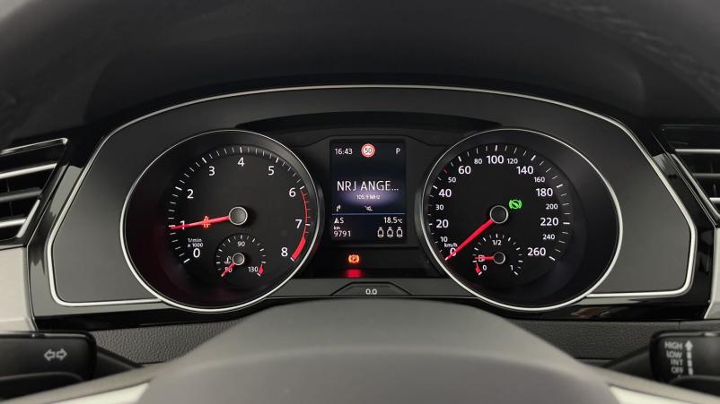 Vente en ligne Volkswagen Passat SW Passat sw VIII 1.5 TSI ACT 150ch Life Plus DSG7 au prix de 33 000 €