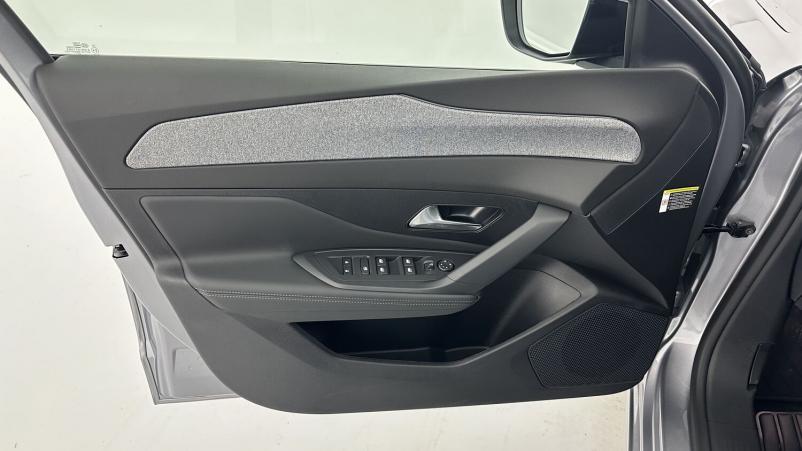 Vente en ligne Peugeot 308 SW 308 sw III 1.2 Hybrid 136ch Allure e-DCS6 au prix de 30 000 €
