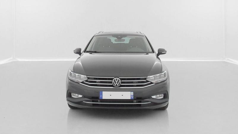 Vente en ligne Volkswagen Passat SW Passat sw VIII 1.5 TSI ACT 150ch Life Plus DSG7 au prix de 33 000 €