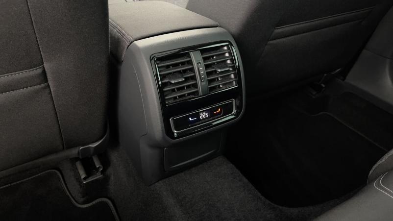 Vente en ligne Volkswagen Passat SW Passat sw VIII 1.5 TSI ACT 150ch Life Plus DSG7 au prix de 33 000 €