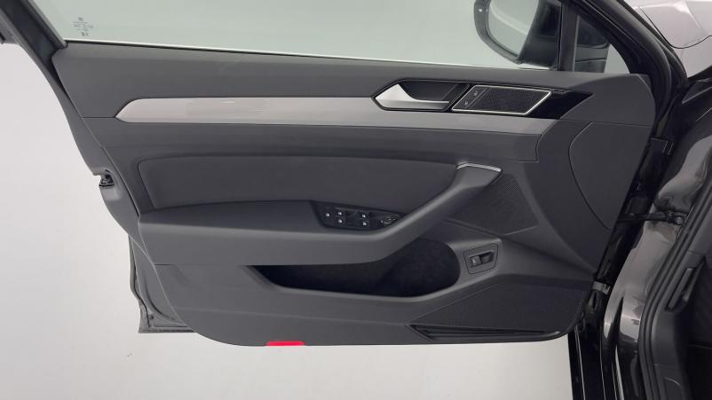 Vente en ligne Volkswagen Passat SW Passat sw VIII 1.5 TSI ACT 150ch Life Plus DSG7 au prix de 33 000 €