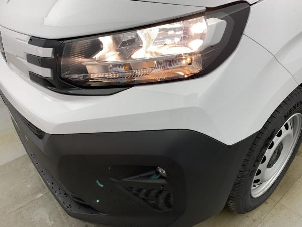 Vente en ligne Peugeot Partner Fourgon XL 950 KG BLUEHDI 130 S S EAT8 au prix de 26 290 €