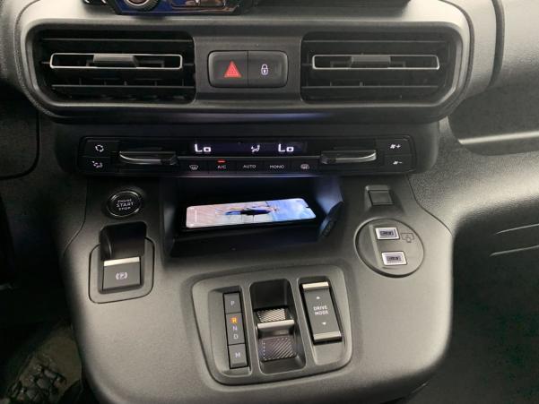Vente en ligne Peugeot Partner Fourgon M 1000 KG BLUEHDI 130 S S EAT8 au prix de 26 460 €