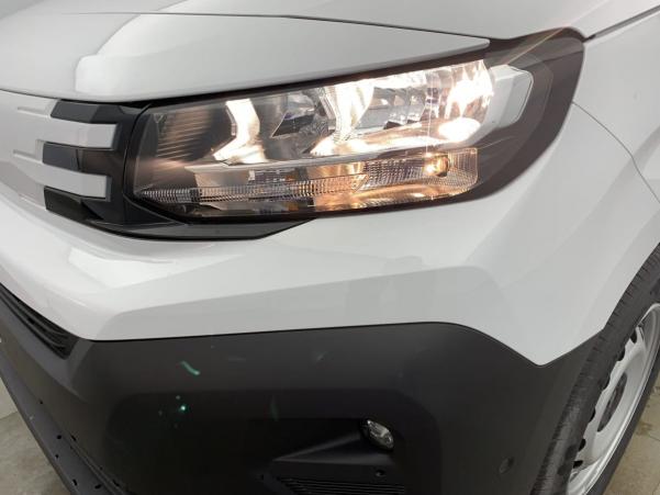 Vente en ligne Peugeot Partner Fourgon M 1000 KG BLUEHDI 130 S S EAT8 au prix de 26 460 €