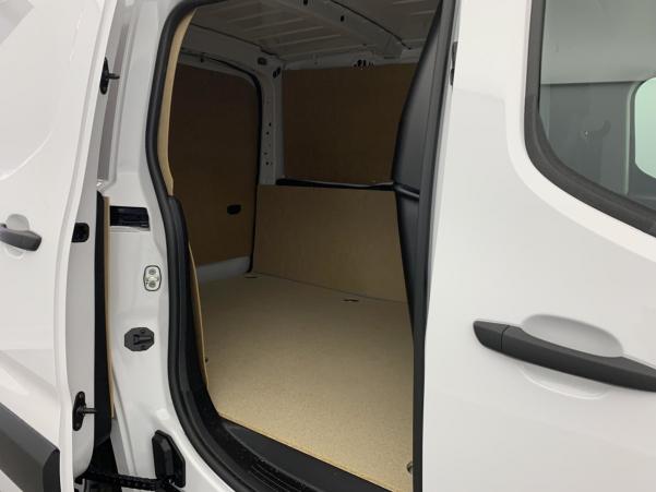 Vente en ligne Peugeot Partner Fourgon M 650 KG BLUEHDI 100 S S BVM6 au prix de 21 400 €