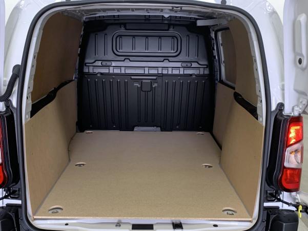 Vente en ligne Peugeot Partner Fourgon M 650 KG BLUEHDI 100 S S BVM6 au prix de 21 400 €