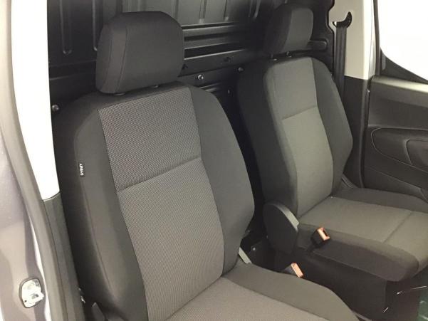 Vente en ligne Peugeot Partner Fourgon M 650 KG BLUEHDI 130 S S EAT8 au prix de 26 090 €