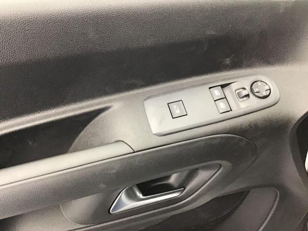 Vente en ligne Peugeot Partner Fourgon M 1000 KG BLUEHDI 130 S S EAT8 au prix de 25 850 €