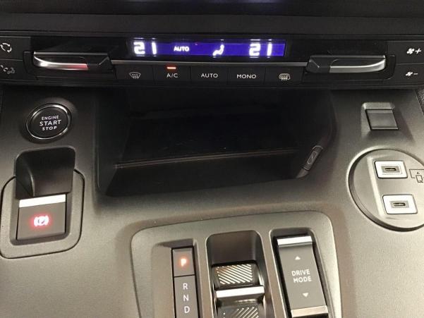 Vente en ligne Peugeot Partner Fourgon M 650 KG BLUEHDI 130 S S EAT8 au prix de 26 090 €