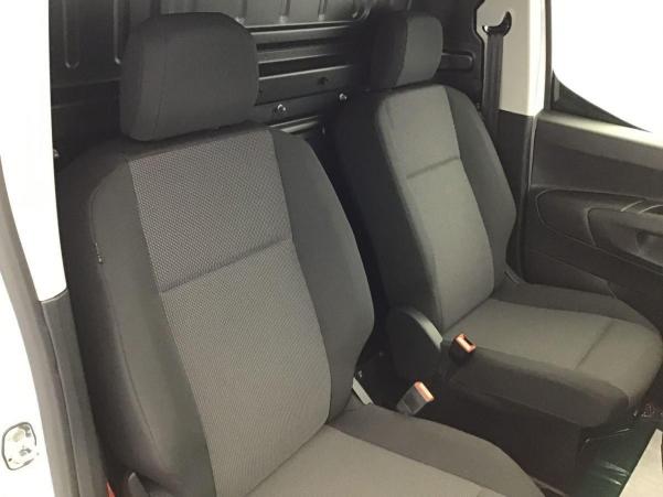 Vente en ligne Peugeot Partner Fourgon M 1000 KG BLUEHDI 130 S S EAT8 au prix de 25 850 €