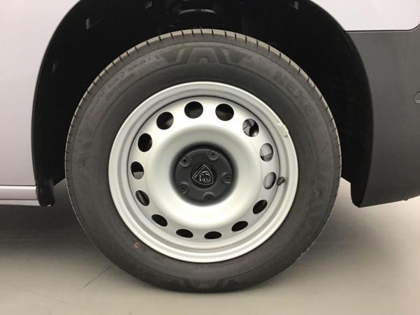Vente en ligne Peugeot Partner Fourgon M 650 KG BLUEHDI 130 S S EAT8 au prix de 26 090 €