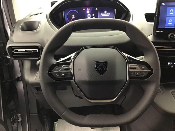 Vente en ligne Peugeot Partner Fourgon M 650 KG BLUEHDI 130 S S EAT8 au prix de 26 090 €