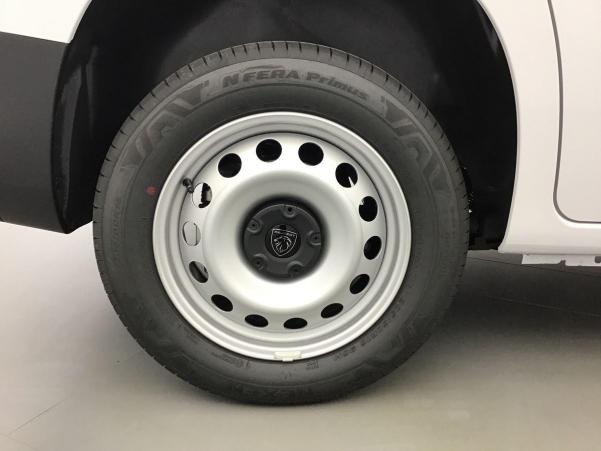 Vente en ligne Peugeot Partner Fourgon M 1000 KG BLUEHDI 130 S S EAT8 au prix de 25 850 €