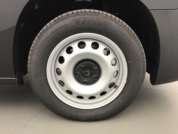 Vente en ligne Peugeot Partner Fourgon M 1000 KG BLUEHDI 130 S S EAT8 au prix de 26 340 €