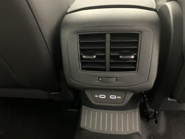 Vente en ligne Volkswagen T-Roc 1.5 TSI EVO2 150 Start Stop DSG7 R-Line Edition au prix de 34 940 €