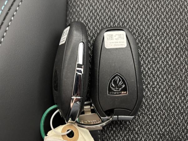 Vente en ligne Peugeot 308 SW 1.5 BlueHDi 130ch Allure EAT8 au prix de 24 990 €