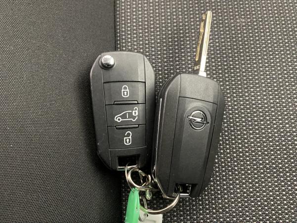 Vente en ligne Opel Vivaro L2 Standard Vivaro-e 200 Pack Clim + 2 Portes latérales au prix de 18 990 €