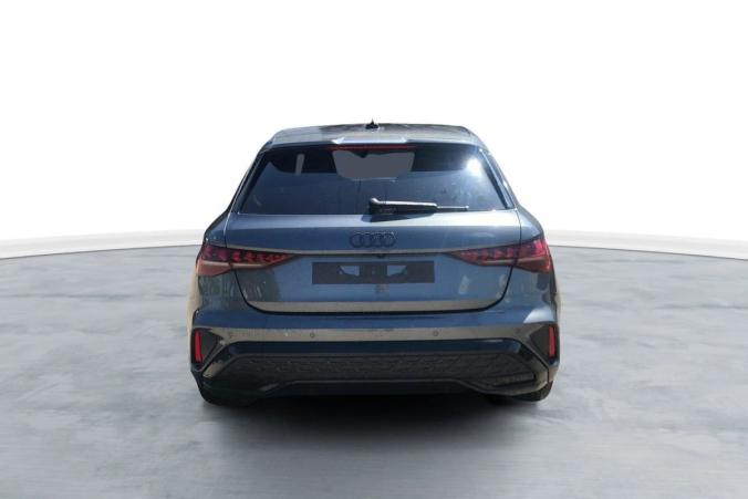 Vente en ligne Audi A3 45 TFSI E HYBRIDE RECHARGEABLE 272 S TRONIC 6 S LINE au prix de 45 810 €
