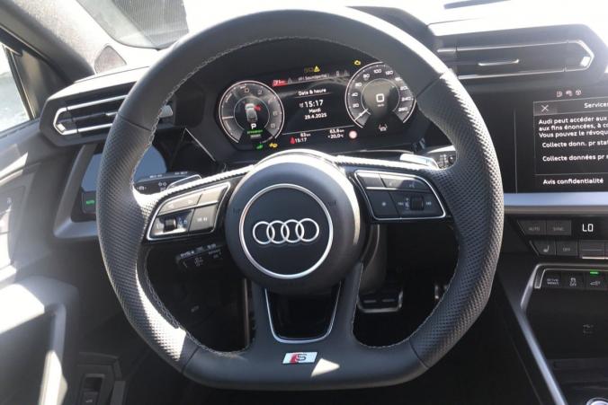Vente en ligne Audi A3 45 TFSI E HYBRIDE RECHARGEABLE 272 S TRONIC 6 S LINE au prix de 45 810 €