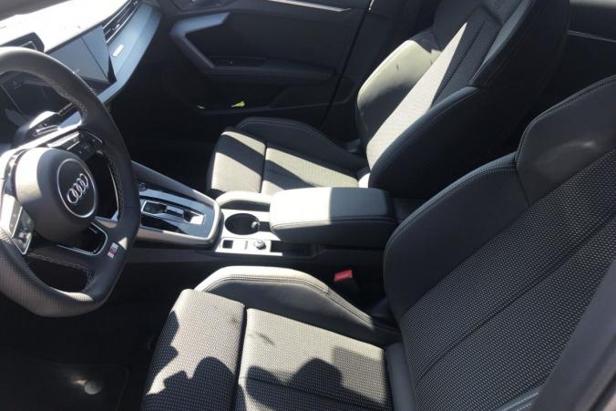 Vente en ligne Audi A3 45 TFSI E HYBRIDE RECHARGEABLE 272 S TRONIC 6 S LINE au prix de 45 810 €