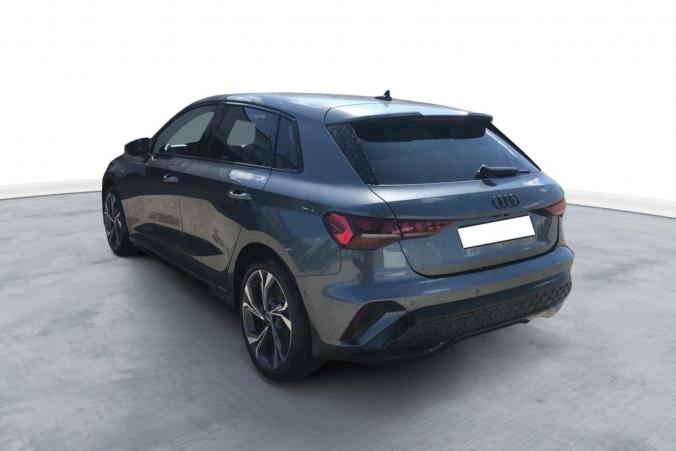 Vente en ligne Audi A3 45 TFSI E HYBRIDE RECHARGEABLE 272 S TRONIC 6 S LINE au prix de 45 810 €