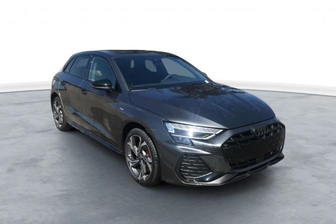 Vente en ligne Audi A3 45 TFSI E HYBRIDE RECHARGEABLE 272 S TRONIC 6 S LINE au prix de 45 810 €