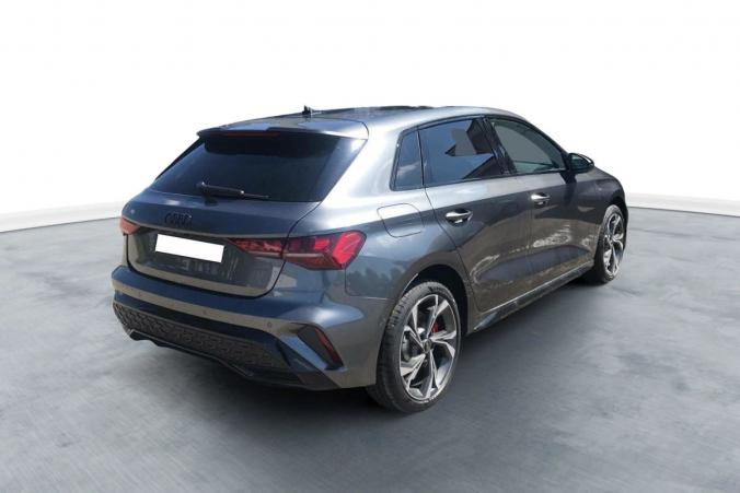 Vente en ligne Audi A3 45 TFSI E HYBRIDE RECHARGEABLE 272 S TRONIC 6 S LINE au prix de 45 810 €