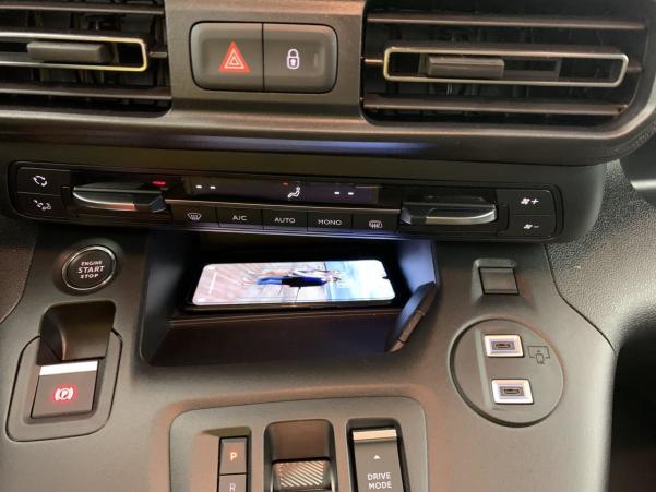 Vente en ligne Peugeot Partner Fourgon XL 950 KG BLUEHDI 130 S S EAT8 au prix de 27 580 €