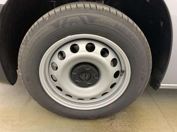 Vente en ligne Peugeot Partner Fourgon XL 950 KG BLUEHDI 130 S S EAT8 au prix de 27 580 €