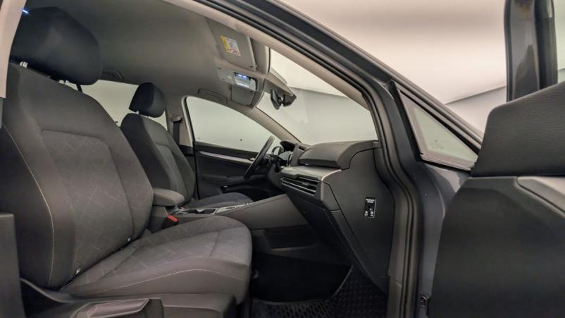 Vente en ligne Volkswagen Golf 1.0 ETSI OPF 110 DSG7 LIFE au prix de 23 350 €