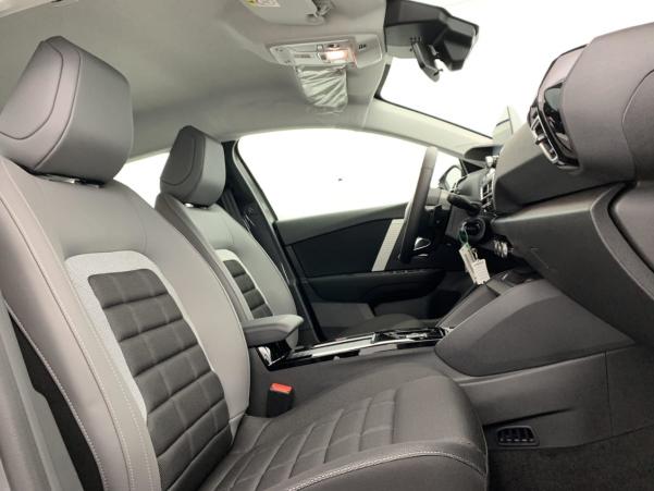 Vente en ligne Citroën C4 HYBRIDE 136 E-DCS6 PLUS au prix de 23 260 €