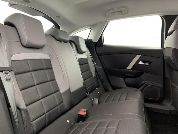Vente en ligne Citroën C4 HYBRIDE 136 E-DCS6 PLUS au prix de 23 260 €