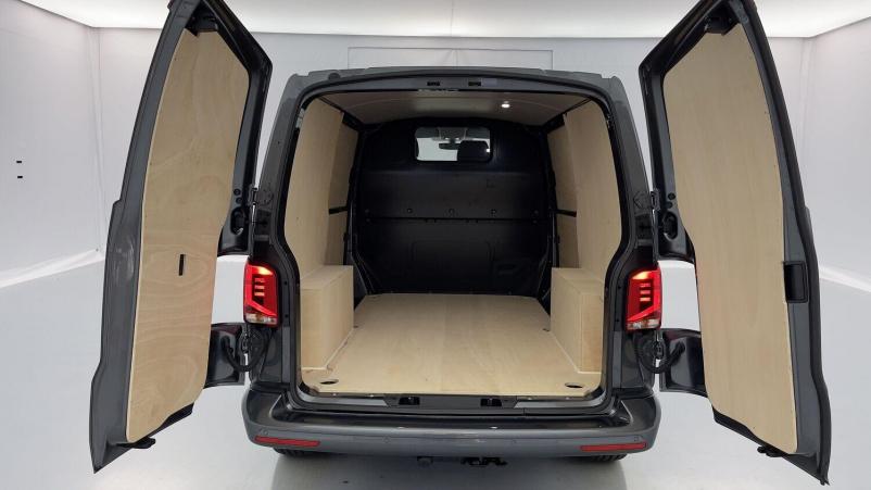 Vente en ligne Volkswagen Transporter Transporter T6.1 VAN 2.8T L1H1 2.0 TDI 204ch Business Plus DSG7 au prix de 58 140 €