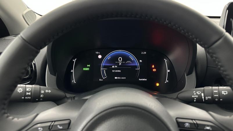 Vente en ligne Toyota Yaris Yaris Hybride 116h Design e-CVT au prix de 26 000 €