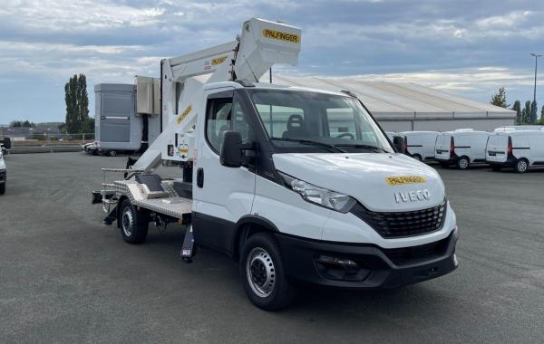 Iveco Daily Daily 35S14H 3450 2.3 136ch Nacelle Palfinger P200A-R occasion de 2022 en vente à Rennes