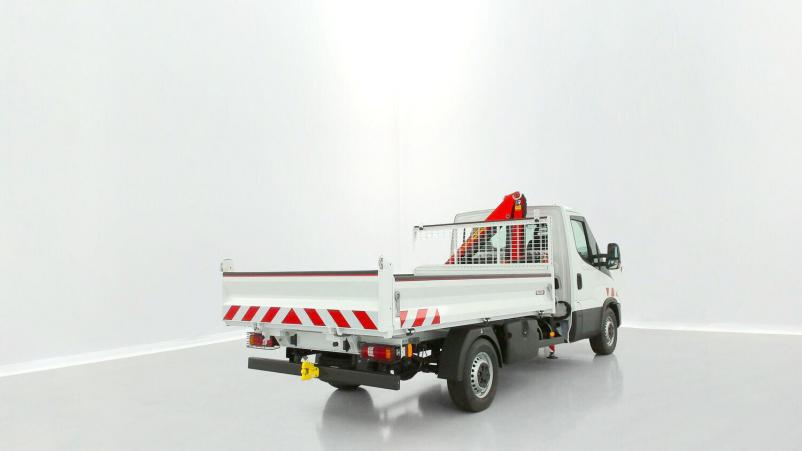 Vente en ligne Iveco Daily Daily 35S14H 3750 2.3 136ch Benne Alu JPM + Grue PK 2900 au prix de 76 080 €