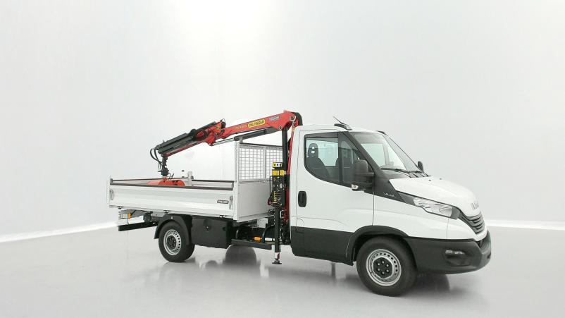 Vente en ligne Iveco Daily Daily 35S14H 3750 2.3 136ch Benne Alu JPM + Grue PK 3400 + Pince au prix de 82 860 €