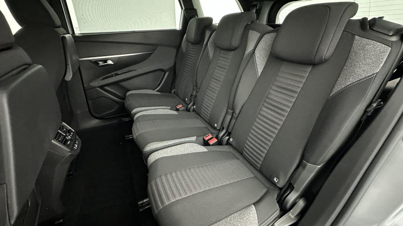 Vente en ligne Peugeot 5008 5008 III 1.2 PureTech 130ch Active Pack au prix de 29 400 €