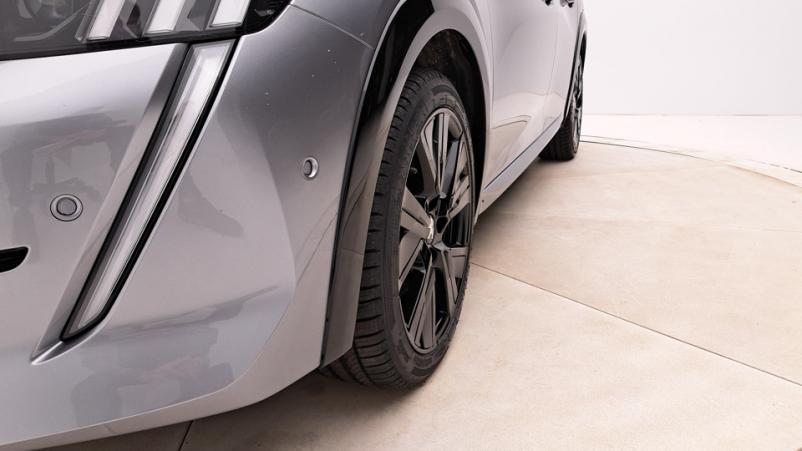 Vente en ligne Peugeot 208  1.2 PureTech S&S 100ch Automatique/8 Gt line au prix de 14 820 €