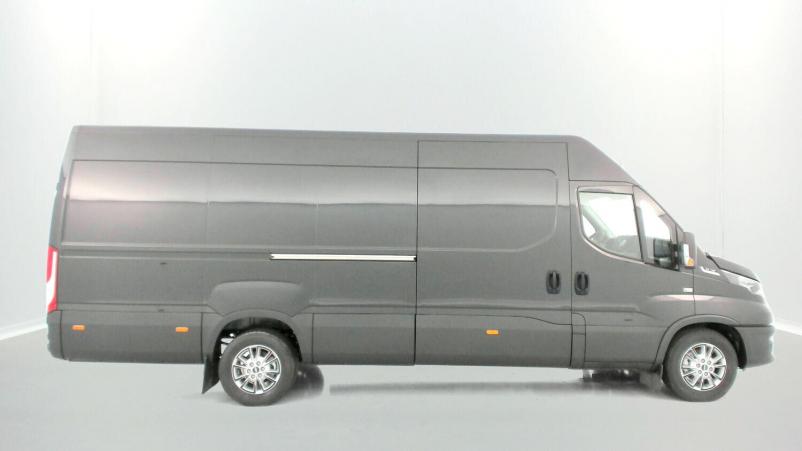 Vente en ligne Iveco Daily Daily 35S16A8 4100 2.3 156ch 16m³ Hi-Matic au prix de 49 260 €
