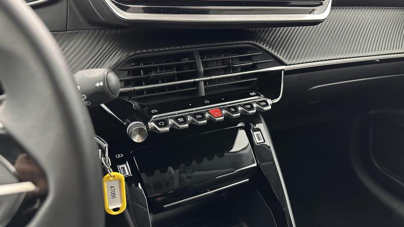 Vente en ligne Peugeot 208 208 1.2 Puretech 100ch Allure au prix de 17 400 €