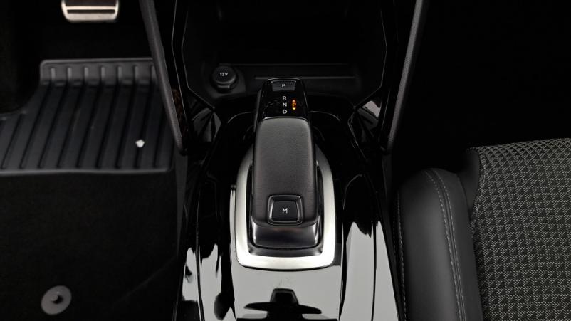 Vente en ligne Peugeot 208  1.2 PureTech S&S 100ch Automatique/8 Gt line au prix de 14 820 €