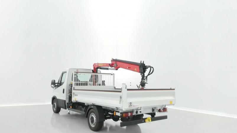 Vente en ligne Iveco Daily Daily 35S14H 3750 2.3 136ch Benne Alu JPM + Grue PK 3400 + Pince au prix de 82 860 €