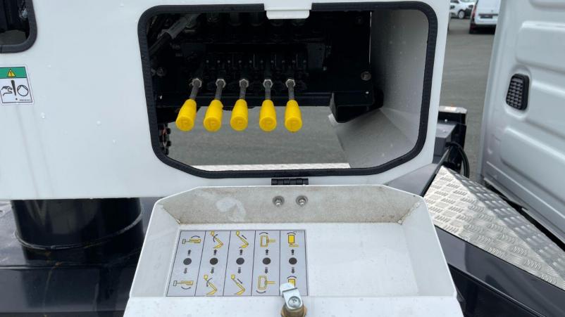 Vente en ligne Iveco Daily Daily 35S14H 3750 2.3 136ch Nacelle Smart P170 TXE E au prix de 86 580 €