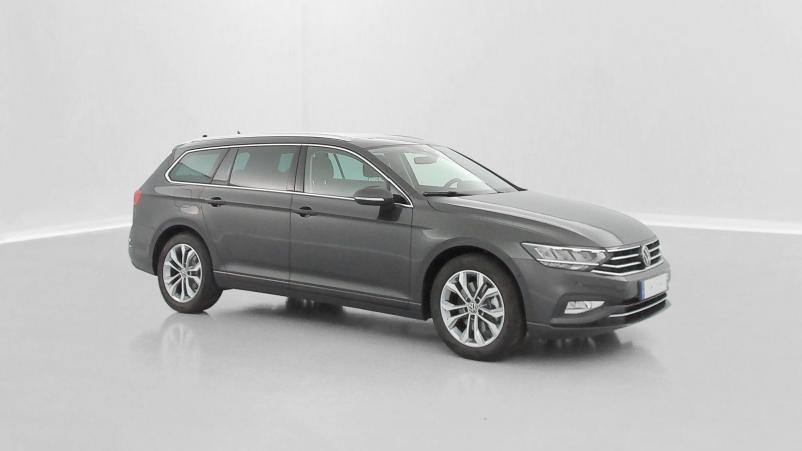 Vente en ligne Volkswagen Passat SW Passat sw VIII 1.5 TSI ACT 150ch Life Plus DSG7 au prix de 33 200 €