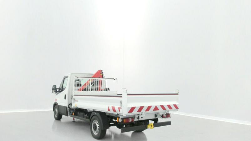 Vente en ligne Iveco Daily Daily 35S14H 3750 2.3 136ch Benne Alu JPM + Grue PK 2900 au prix de 76 080 €