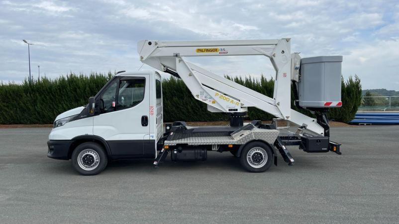 Vente en ligne Iveco Daily Daily 35S14H 3450 2.3 136ch Nacelle Palfinger P200A-R au prix de 85 380 €