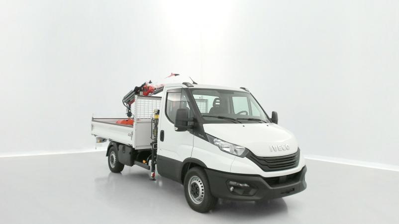 Vente en ligne Iveco Daily Daily 35S14H 3750 2.3 136ch Benne Alu JPM + Grue PK 3400 + Pince au prix de 82 860 €