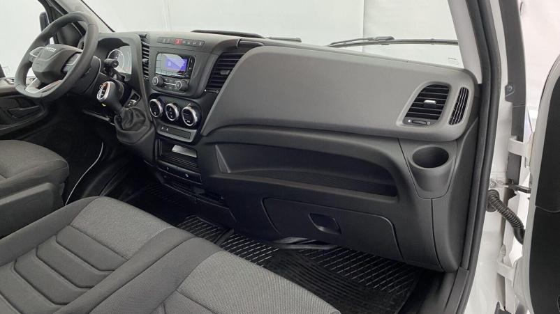 Vente en ligne Iveco Daily Daily 35S16A8 3520L 2.3 156ch 12m³ Hi-Matic au prix de 48 480 €